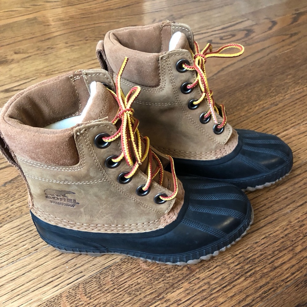 Sorel boys duck boots size 1 US never worn